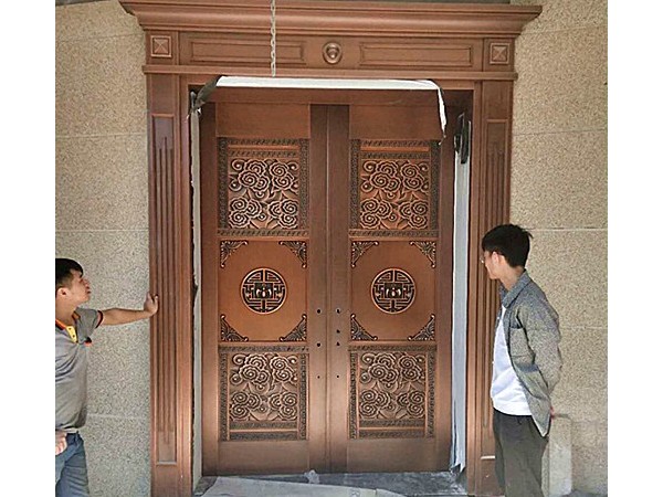 愛唯銅門別墅銅門之中信山語湖別墅浮雕入戶銅門