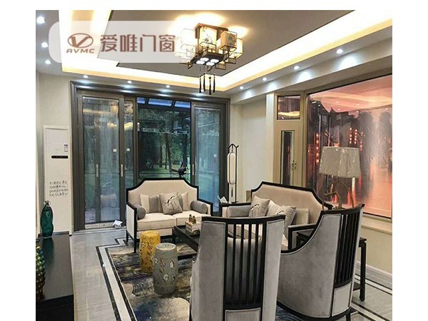 您知道鋁合金推拉門和鋁合金平開門的特點(diǎn)嗎？