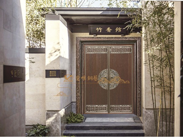 選擇銅門的六點注意事項？銅門定制廠家愛唯銅藝告訴您。