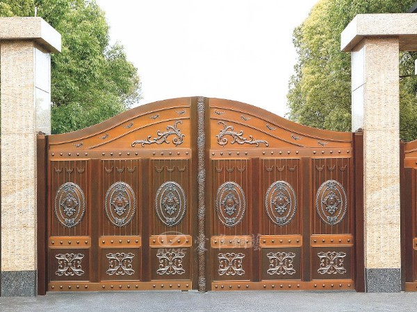 真銅門廠家需要堅持誠信經營的態度