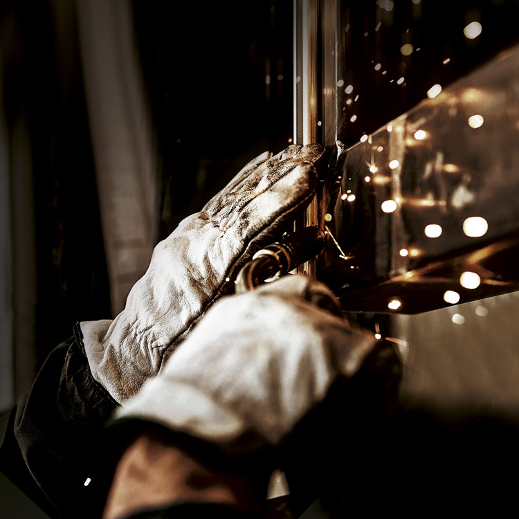 愛(ài)唯銅門-純手工制作